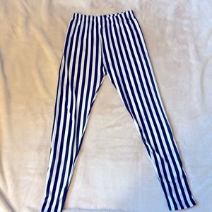 Black and white striped legging